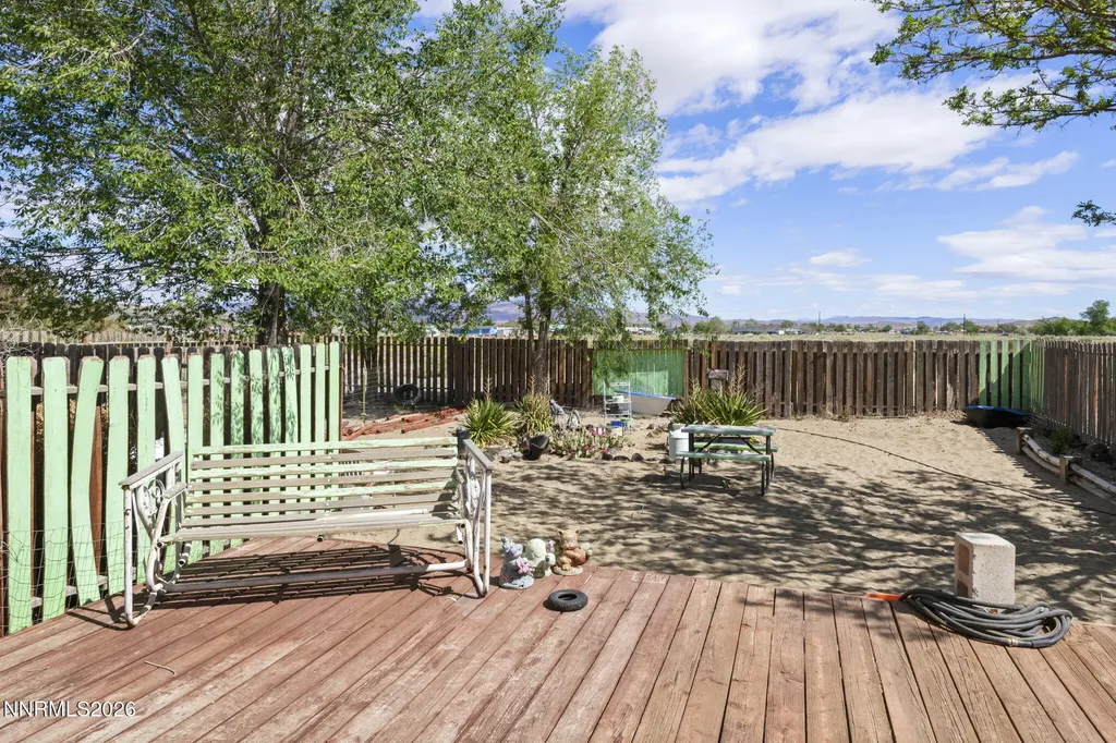 1850 10th Silver Springs NV 89429