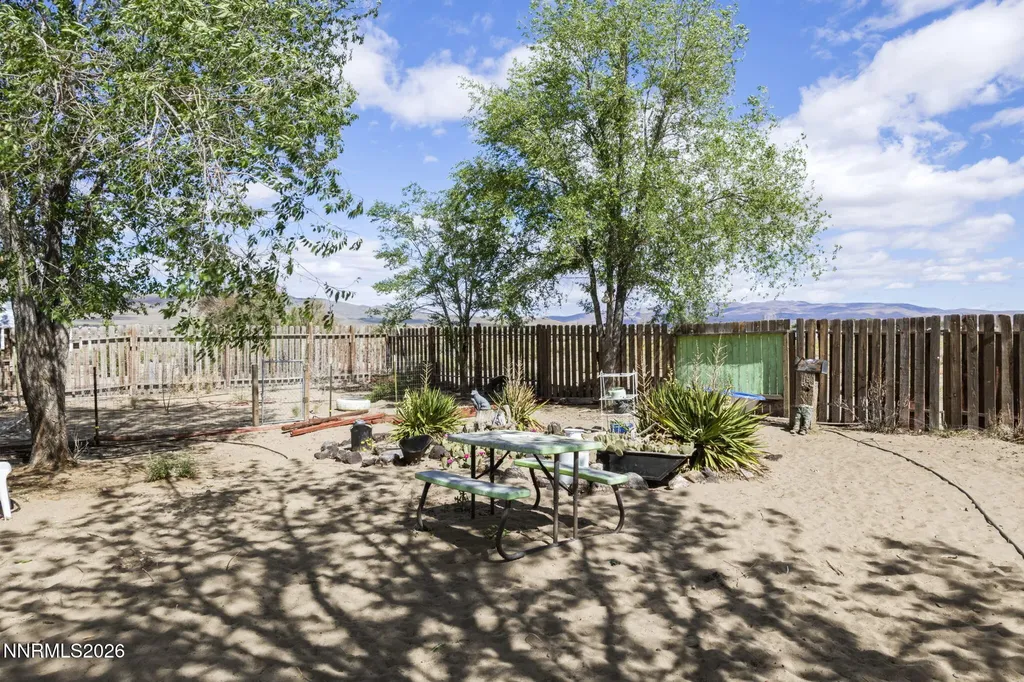 1850 10th Silver Springs NV 89429