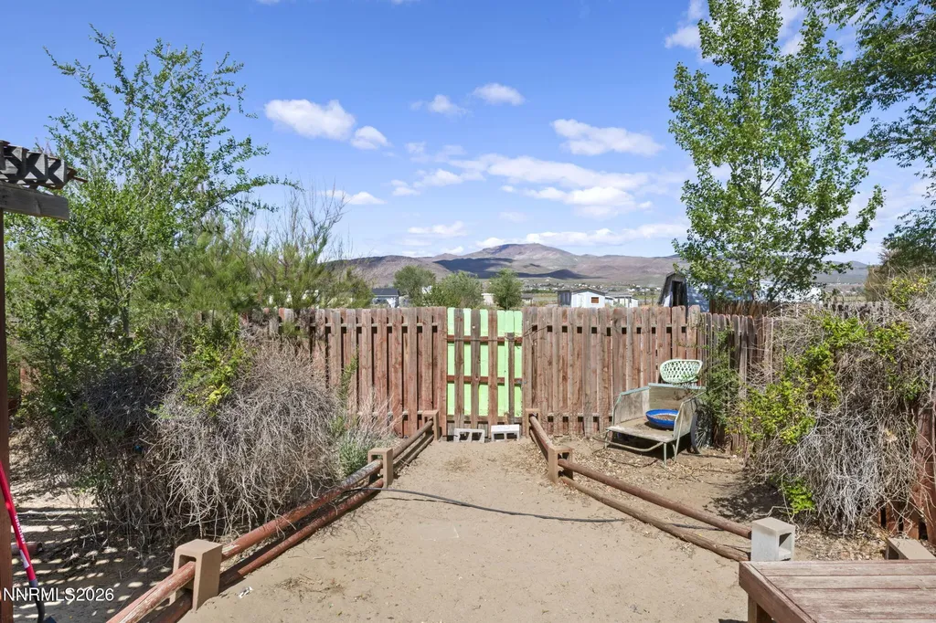 1850 10th Silver Springs NV 89429