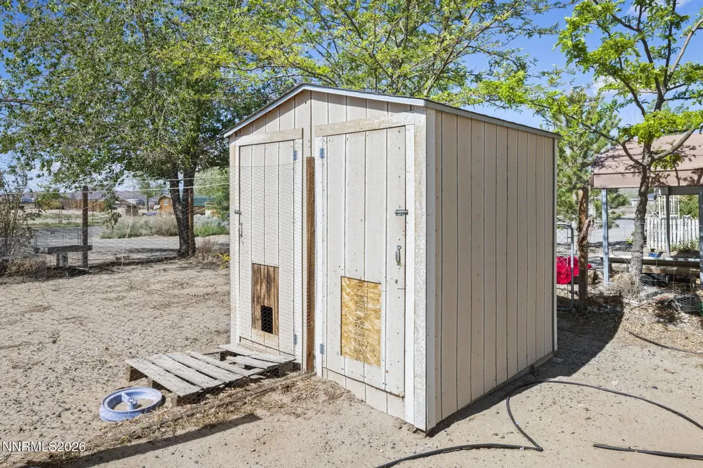 1850 10th Silver Springs NV 89429