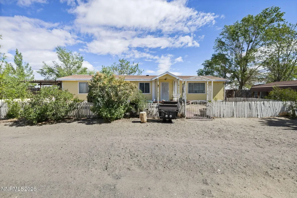 1850 10th Silver Springs NV 89429