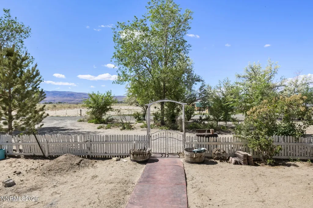 1850 10th Silver Springs NV 89429