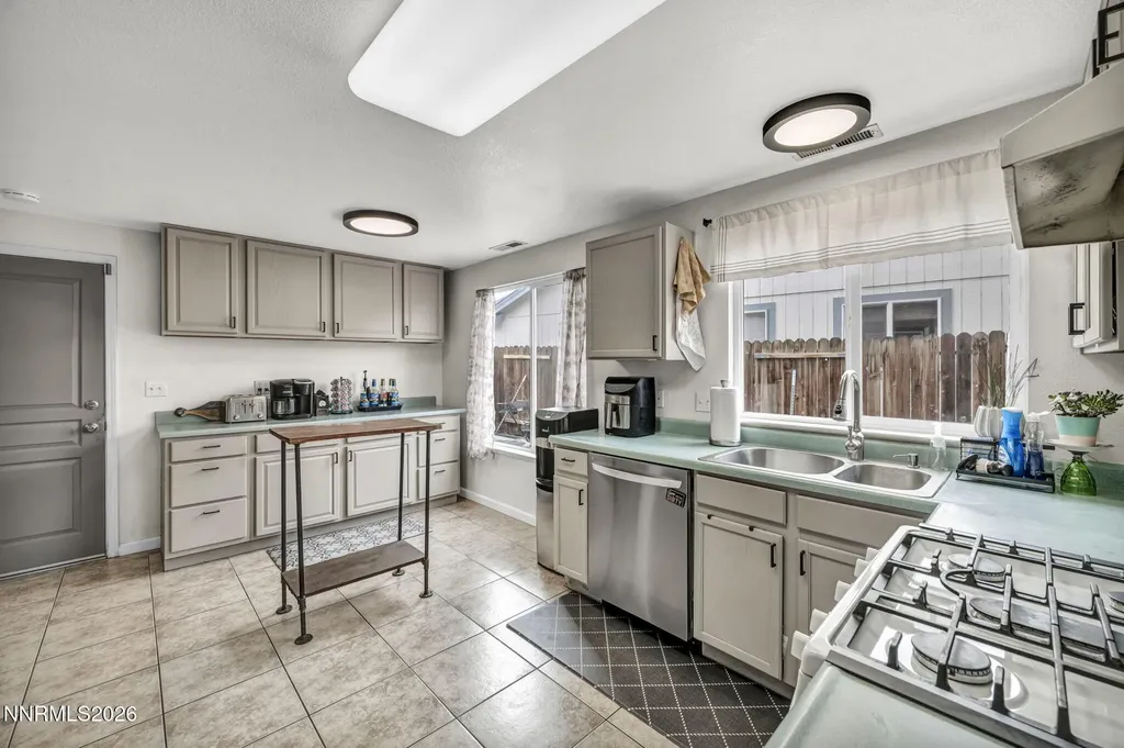 522 Sugarloaf Dayton NV 89403