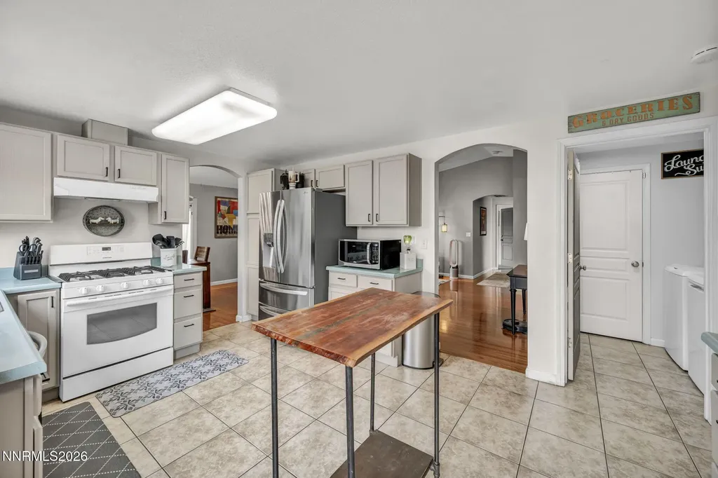 522 Sugarloaf Dayton NV 89403