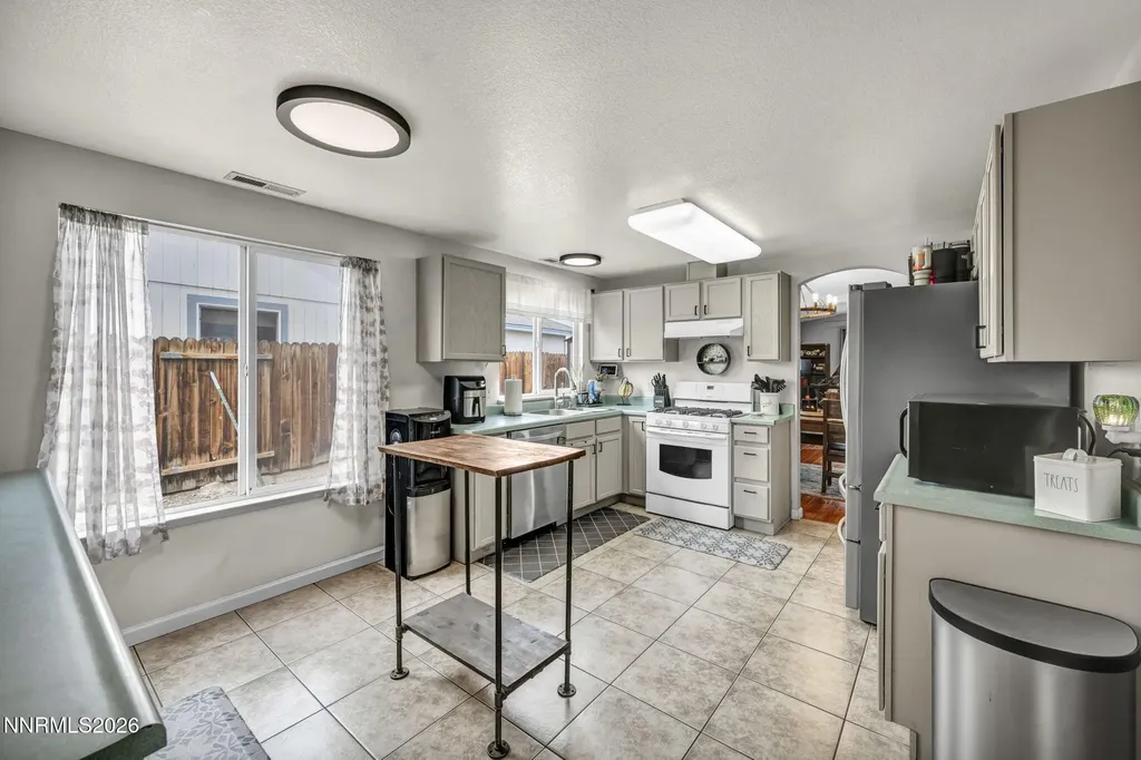 522 Sugarloaf Dayton NV 89403