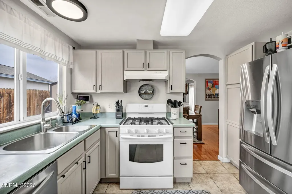 522 Sugarloaf Dayton NV 89403