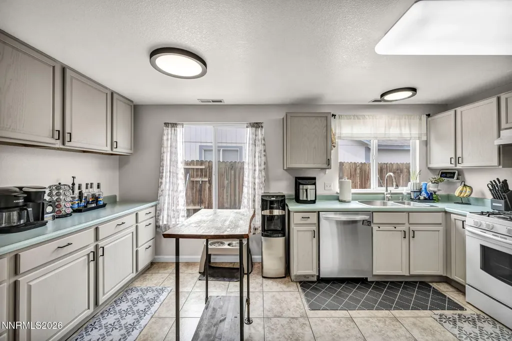 522 Sugarloaf Dayton NV 89403