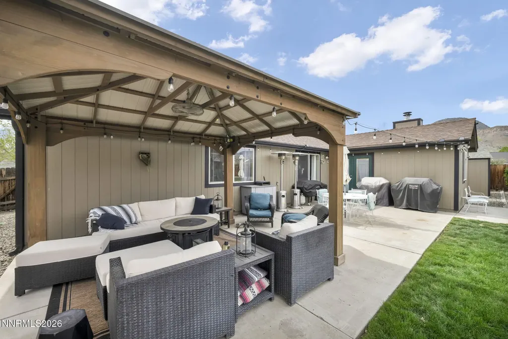 522 Sugarloaf Dayton NV 89403