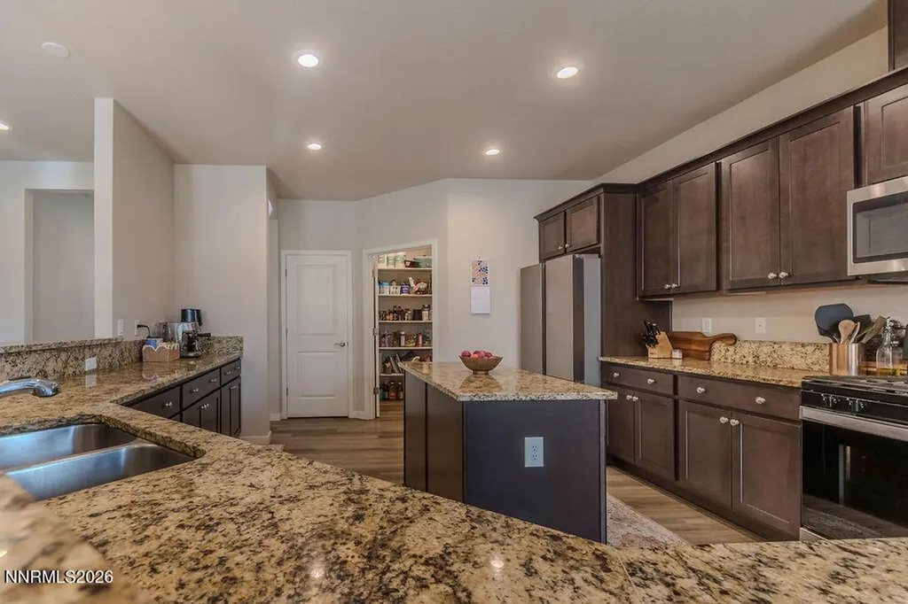 569 Country Hollow Fernley NV 89408