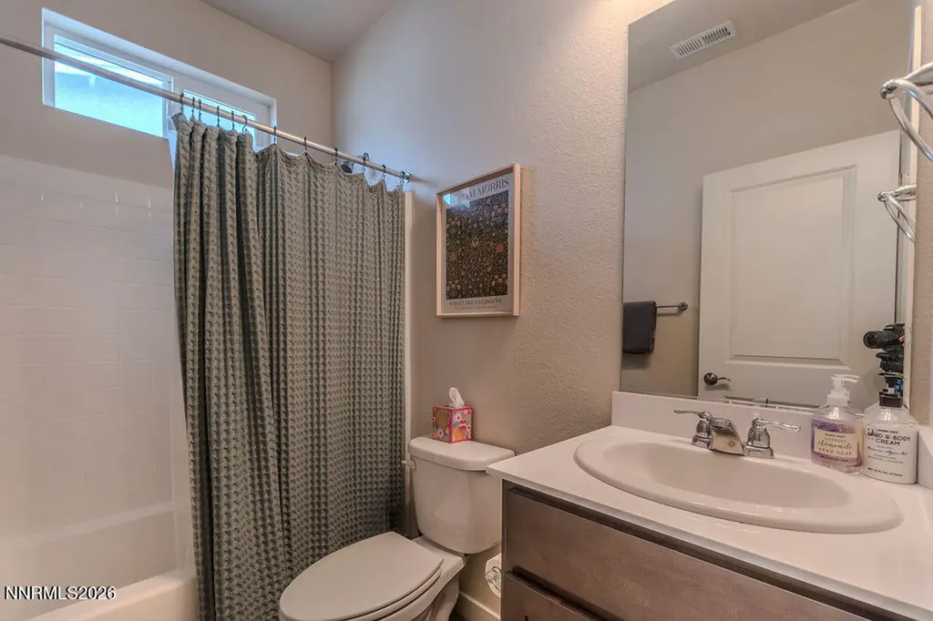 569 Country Hollow Fernley NV 89408