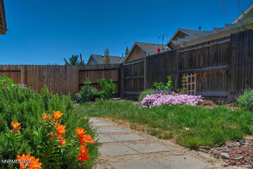 569 Country Hollow Fernley NV 89408