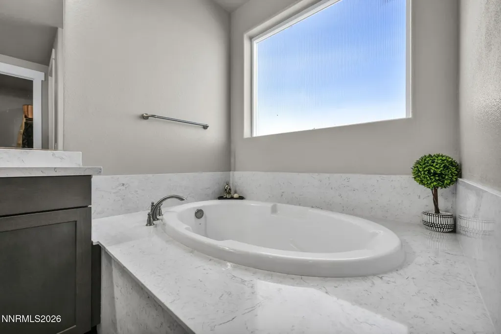944 Los Alamitos Minden NV 89423