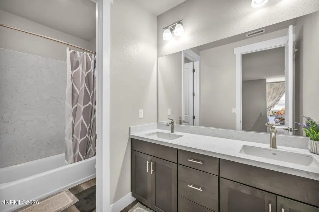 944 Los Alamitos Minden NV 89423