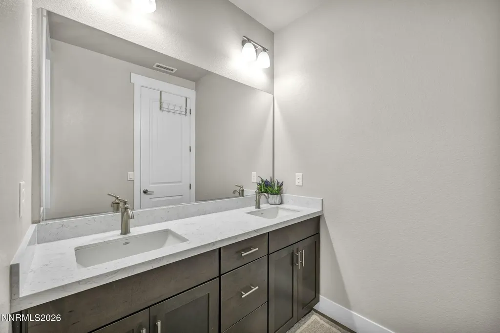 944 Los Alamitos Minden NV 89423