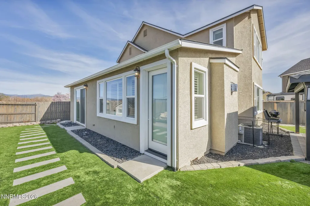 944 Los Alamitos Minden NV 89423