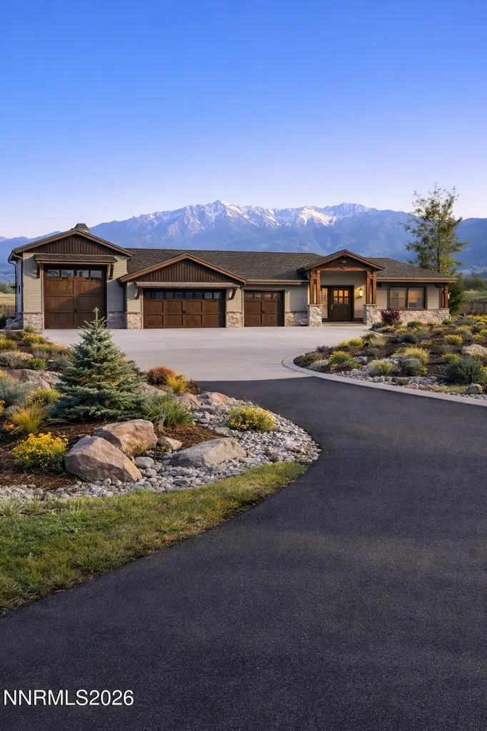 1063 Log Cabin Gardnerville NV 89410
