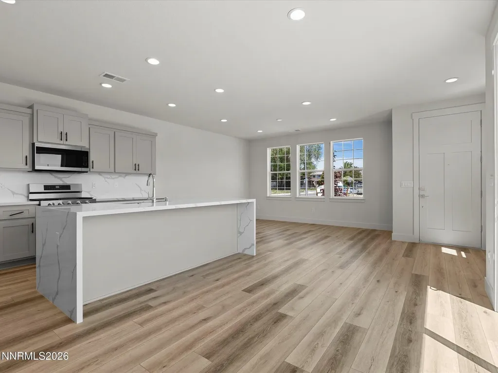 1383 Vine Gate Carson City NV 89701