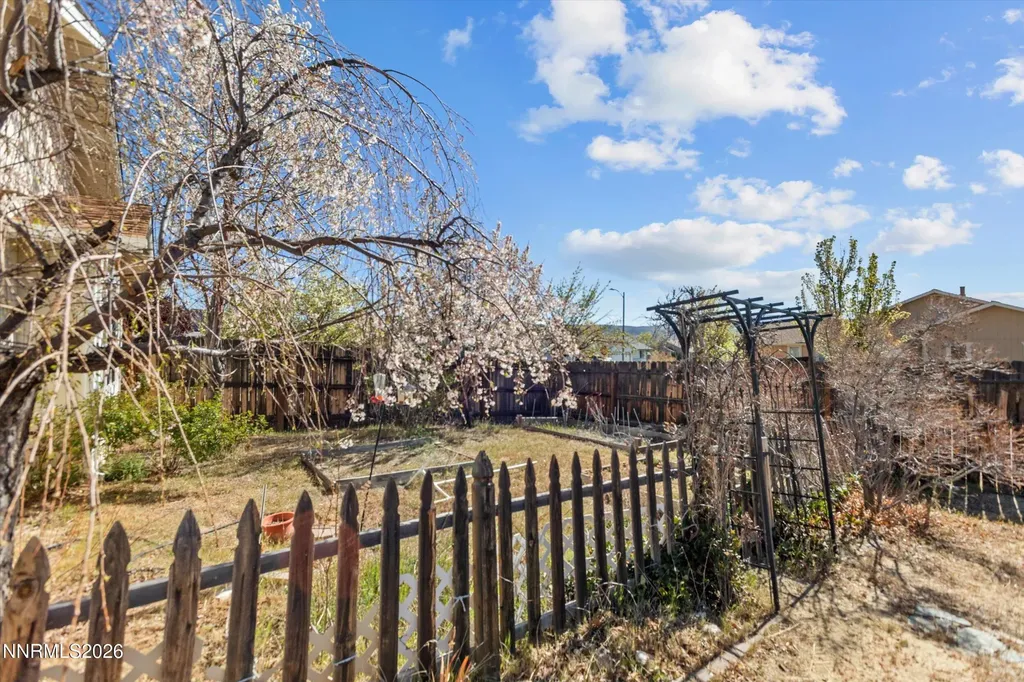 1665 Talking Sparrow Spanish Springs NV 89441