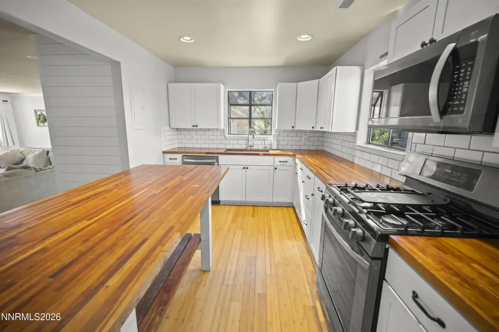940 Curtis Fernley NV 89408