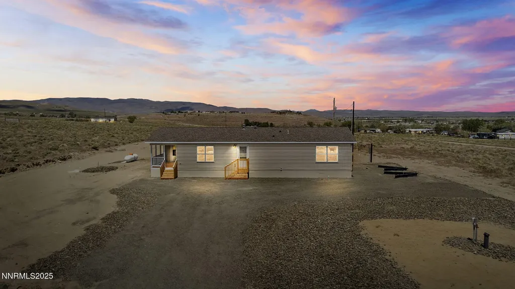 8260 Sycamore Silver Springs NV 89429