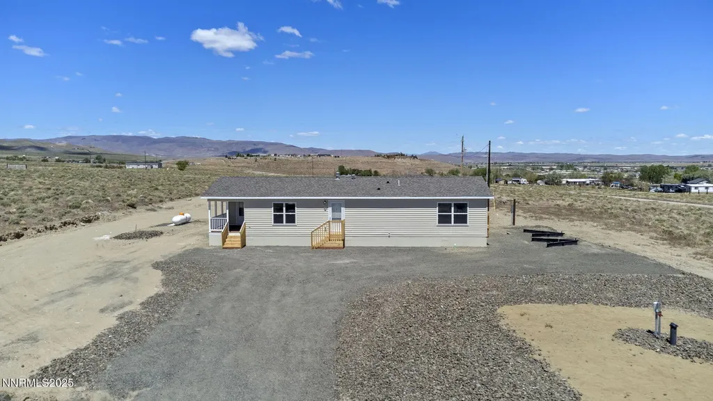 8260 Sycamore Silver Springs NV 89429