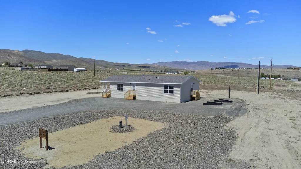 8260 Sycamore Silver Springs NV 89429