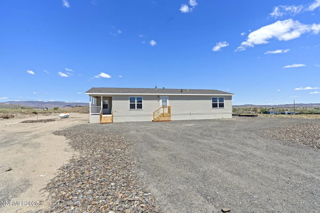 8260 Sycamore Silver Springs NV 89429