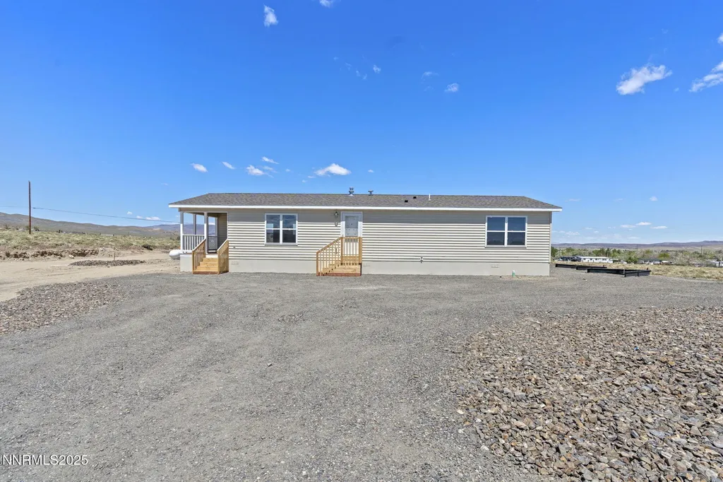 8260 Sycamore Silver Springs NV 89429