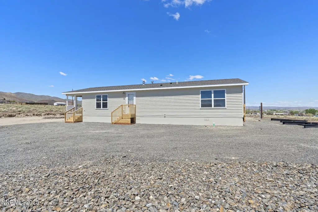 8260 Sycamore Silver Springs NV 89429