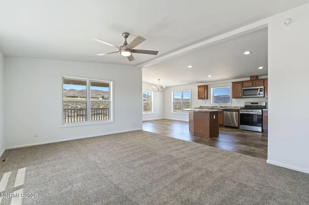 8260 Sycamore Silver Springs NV 89429