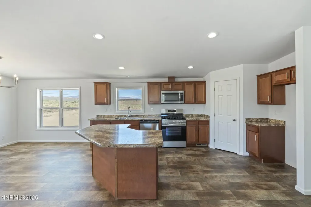 8260 Sycamore Silver Springs NV 89429