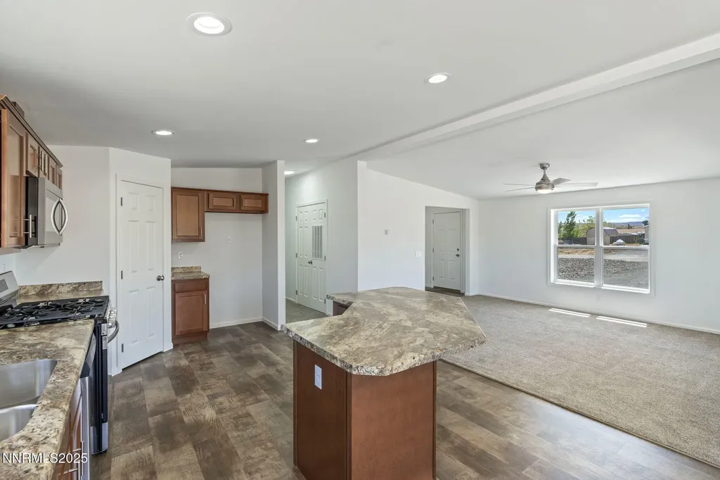 8260 Sycamore Silver Springs NV 89429