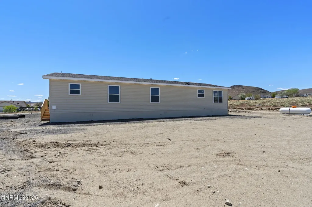 8260 Sycamore Silver Springs NV 89429