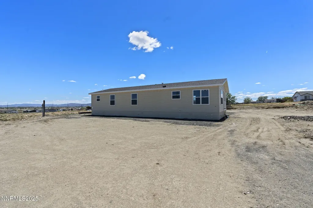 8260 Sycamore Silver Springs NV 89429