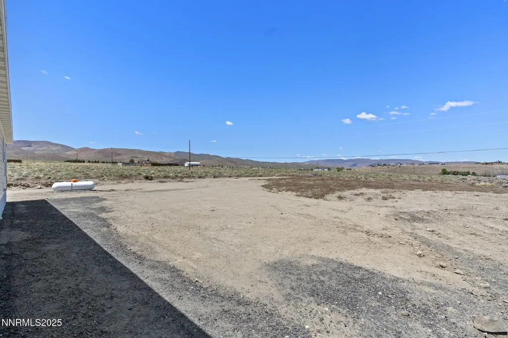 8260 Sycamore Silver Springs NV 89429