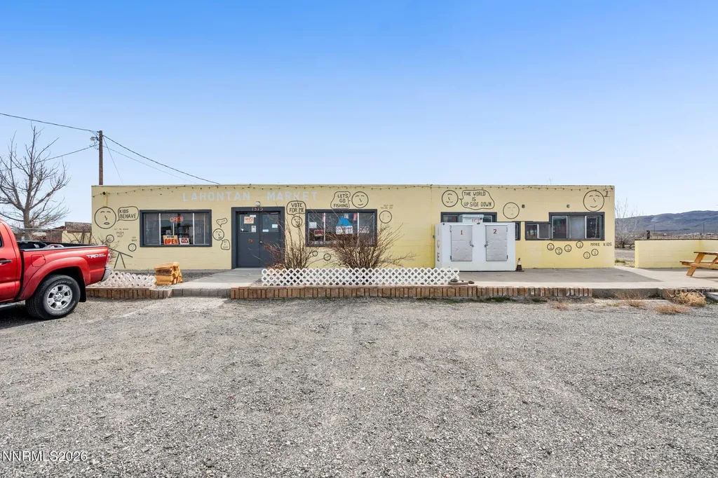 1375 Fir Silver Springs NV 89429