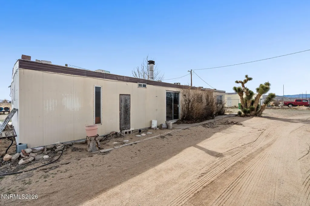 1375 Fir Silver Springs NV 89429