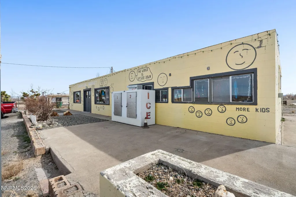 1375 Fir Silver Springs NV 89429