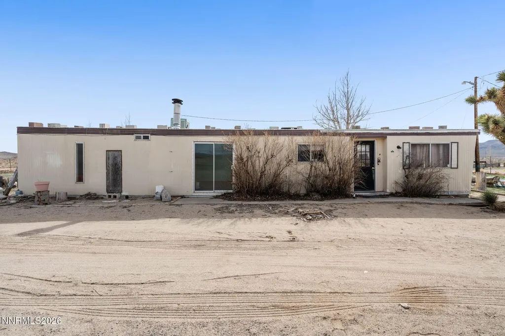1375 Fir Silver Springs NV 89429
