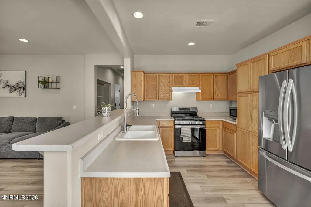 5421 Desert Peach Sparks NV 89436