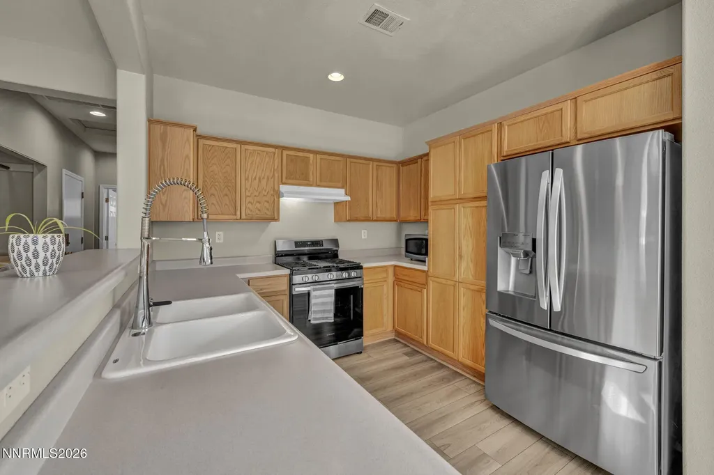 5421 Desert Peach Sparks NV 89436