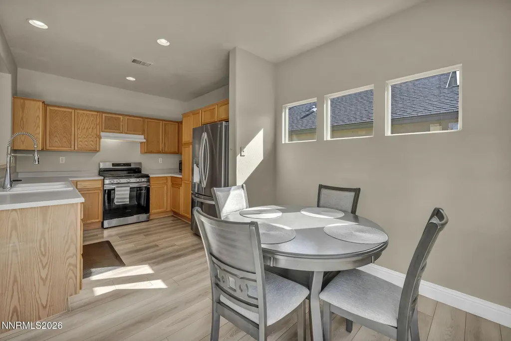 5421 Desert Peach Sparks NV 89436