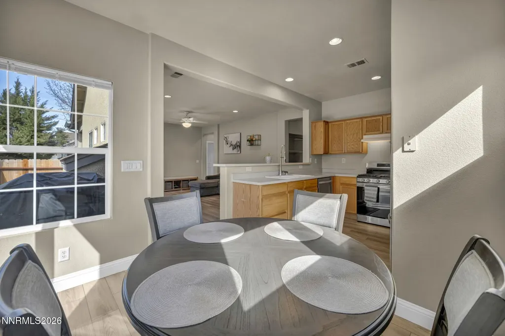 5421 Desert Peach Sparks NV 89436
