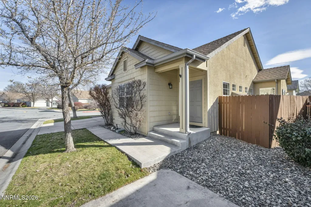 5421 Desert Peach Sparks NV 89436