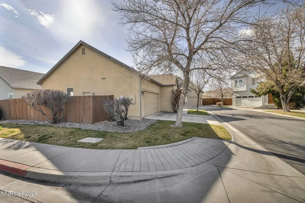 5421 Desert Peach Sparks NV 89436