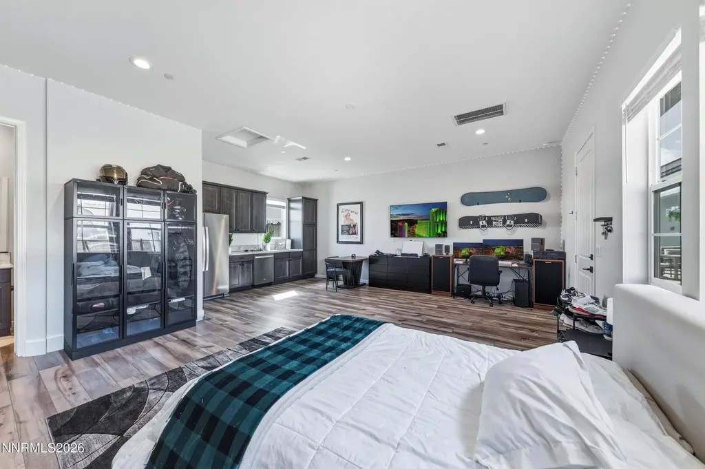2958 Murrelet Sparks NV 89441
