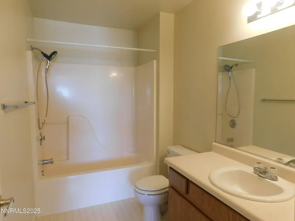 240 Serpa Fallon NV 89406