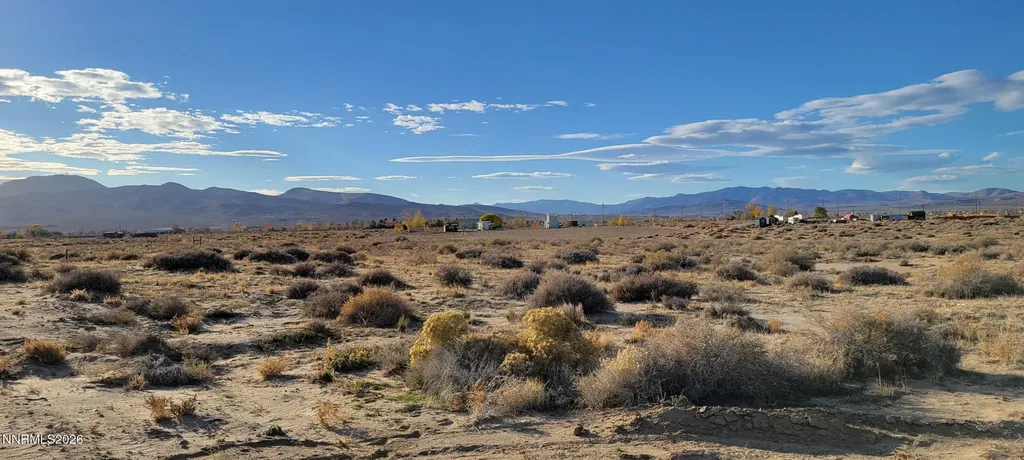 5155 Lemon Silver Springs NV 89429
