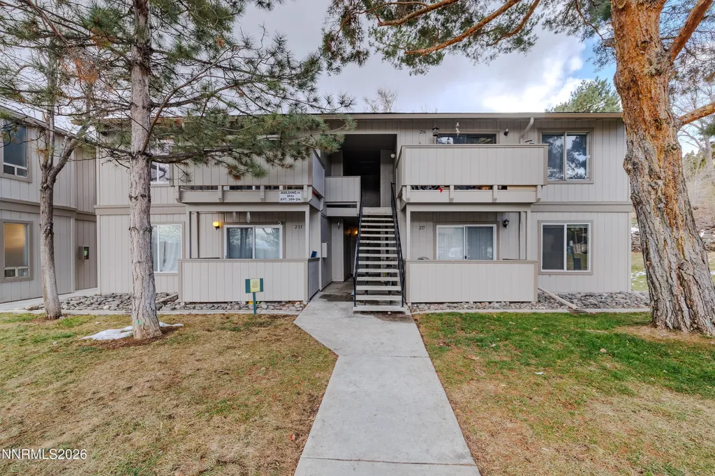 Reno NV, 3935 Clear Acre, Unit APT 214