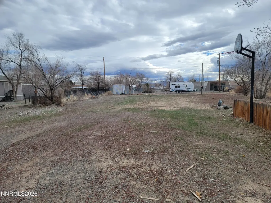 1060 Donner Silver Springs NV 89429